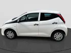 Toyota Aygo (2021) thumbnail 2