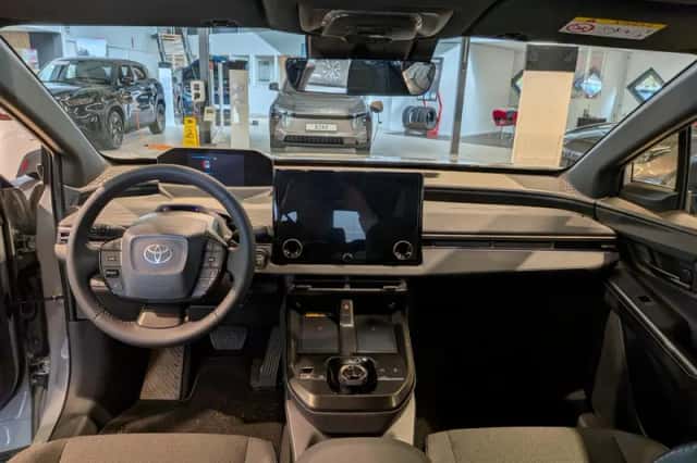 Toyota C-HR+ (2026) thumbnail 6