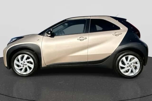 Toyota Aygo X (2022) thumbnail 2
