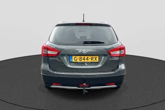 Suzuki S-Cross (2019) thumbnail 4