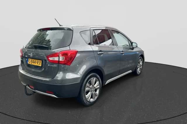 Suzuki S-Cross (2019) thumbnail 5