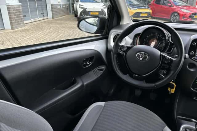 Toyota Aygo (2020) thumbnail 17