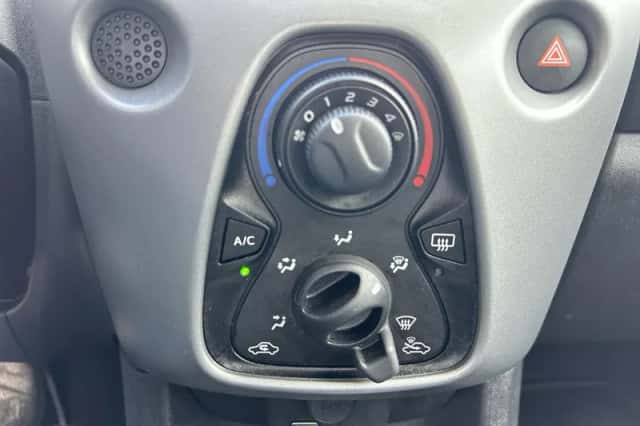 Toyota Aygo (2020) thumbnail 28