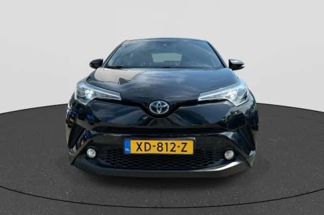 Toyota C-HR (2018) thumbnail 2