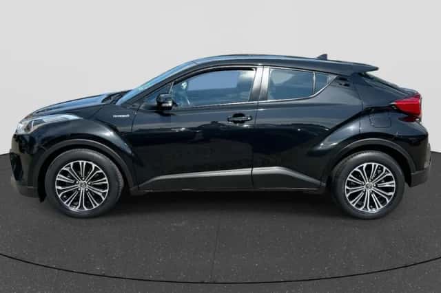 Toyota C-HR (2018) thumbnail 2