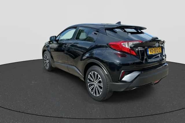Toyota C-HR (2018) thumbnail 5