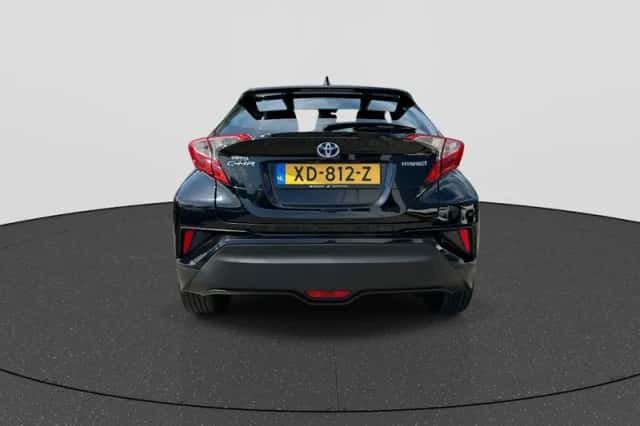 Toyota C-HR (2018) thumbnail 6