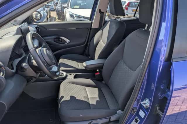Toyota Yaris Cross (2025) thumbnail 3