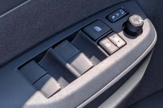 Toyota Yaris Cross (2025) thumbnail 4