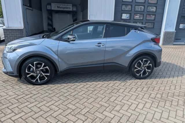 Toyota C-HR (2020) thumbnail 2