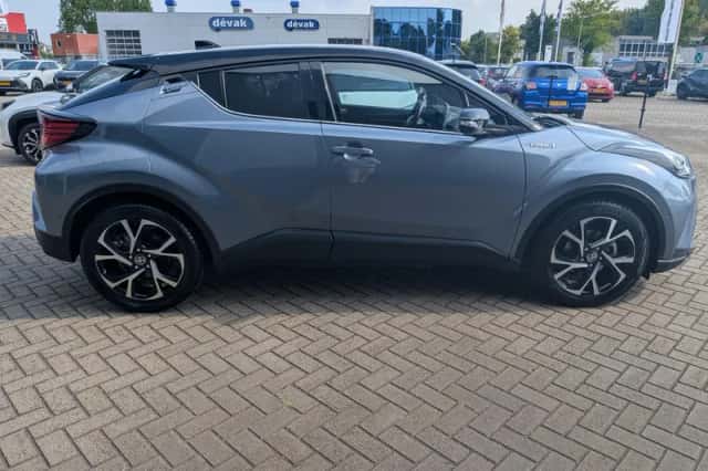 Toyota C-HR (2020) thumbnail 6