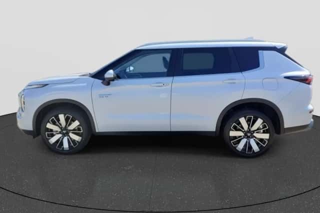 Mitsubishi Outlander (2026) thumbnail 2