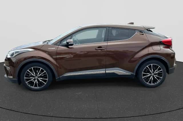 Toyota C-HR (2016) thumbnail 2
