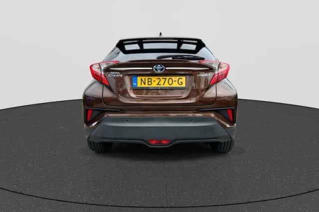 Toyota C-HR (2016) thumbnail 4