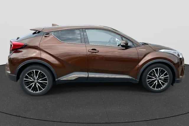 Toyota C-HR (2016) thumbnail 6