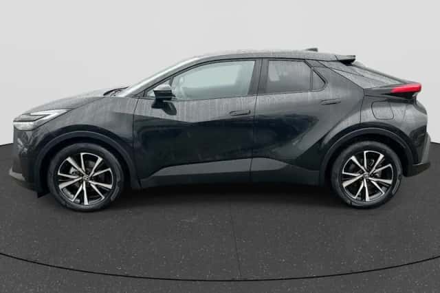 Toyota C-HR (2024) thumbnail 2