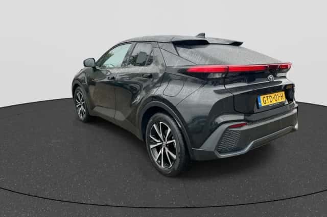 Toyota C-HR (2024) thumbnail 3