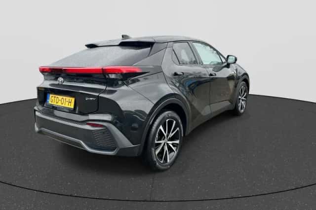 Toyota C-HR (2024) thumbnail 5