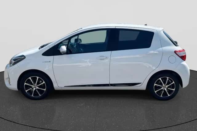 Toyota Yaris (2019) thumbnail 2