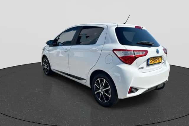 Toyota Yaris (2019) thumbnail 3