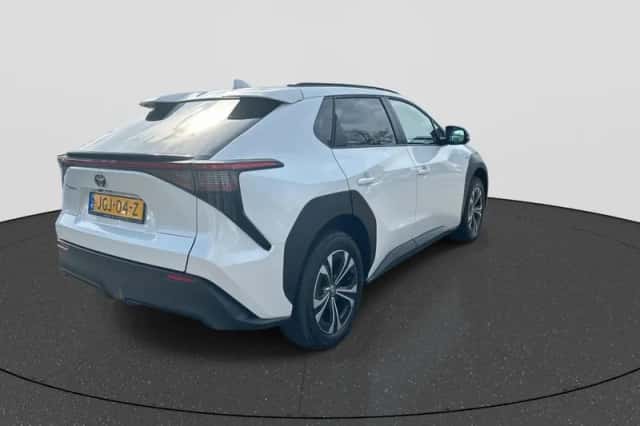 Toyota bZ4X (2025) thumbnail 5