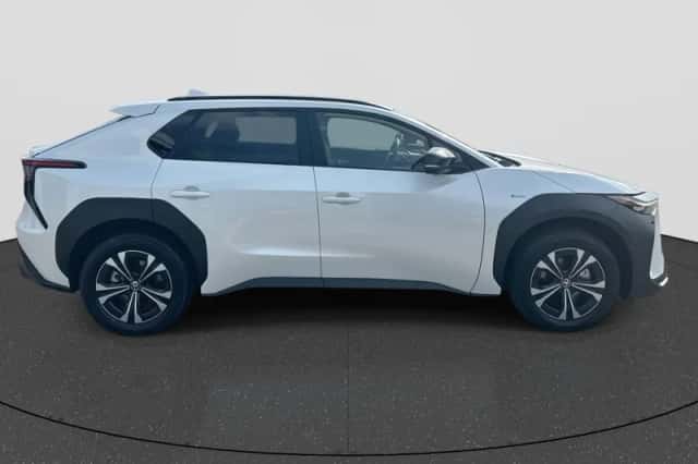 Toyota bZ4X (2025) thumbnail 6