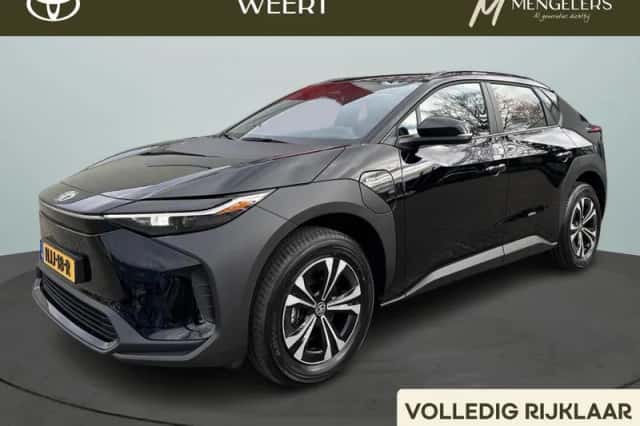 Toyota bZ4X (2025) thumbnail 1