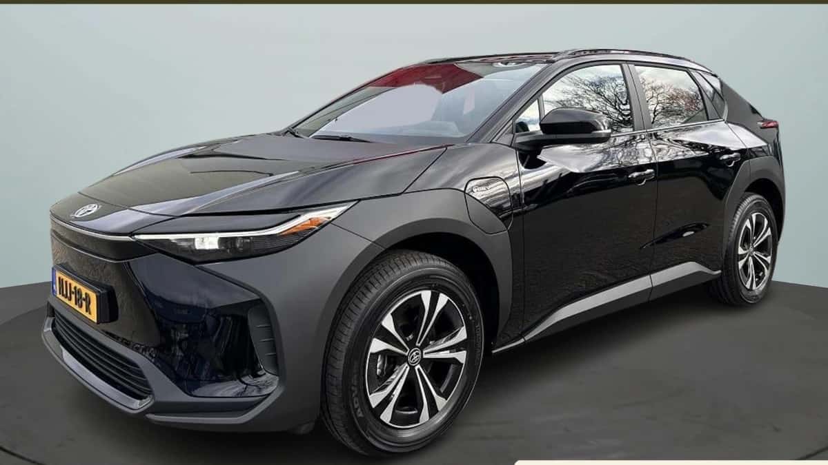 Toyota bZ4X (2025) — foto 1