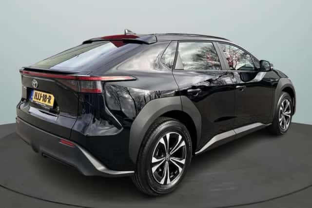 Toyota bZ4X (2025) thumbnail 8