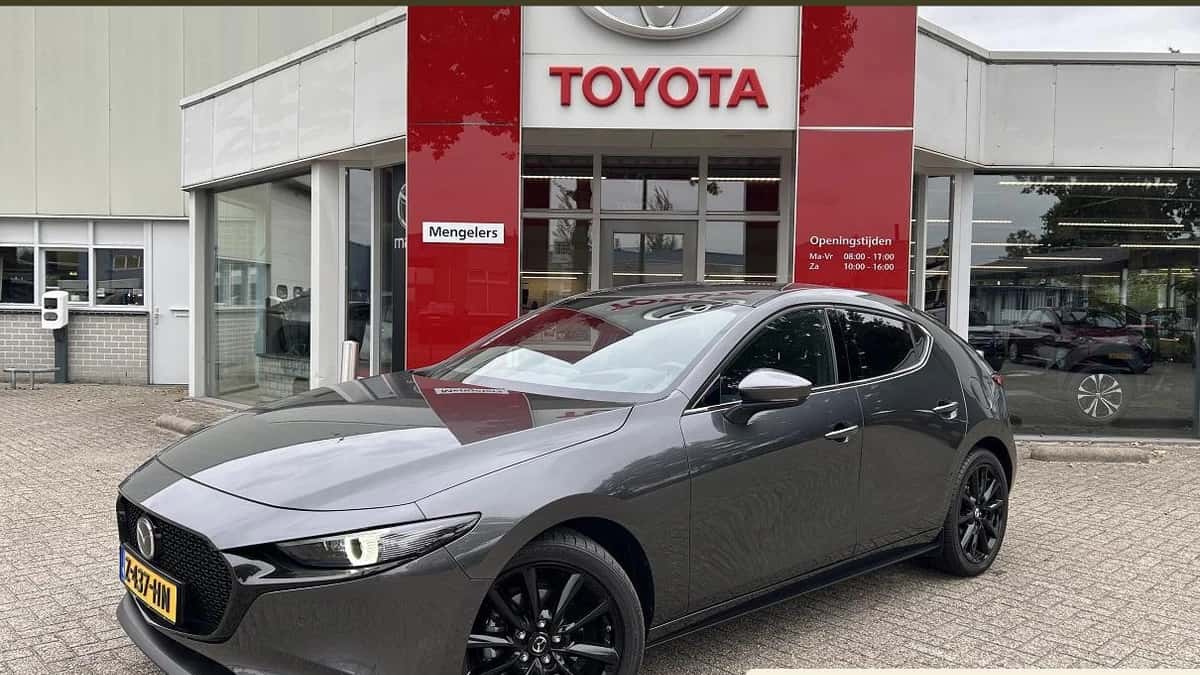 Mazda 3 (2023) — foto 1