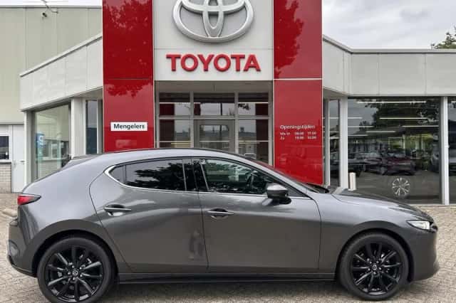 Mazda 3 (2023) thumbnail 5