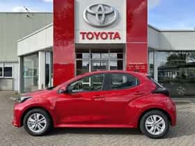 Toyota Yaris (2025) thumbnail 2