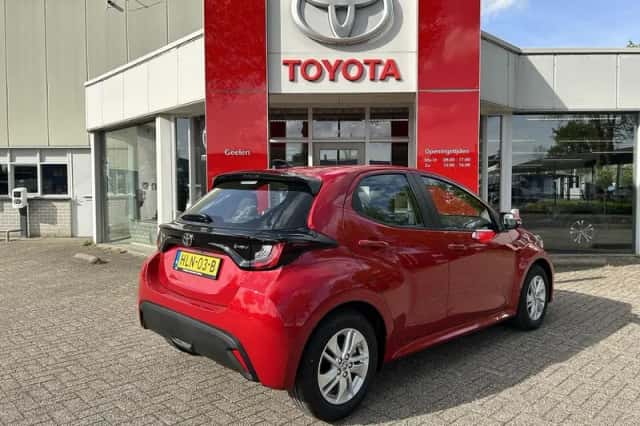 Toyota Yaris (2025) thumbnail 3
