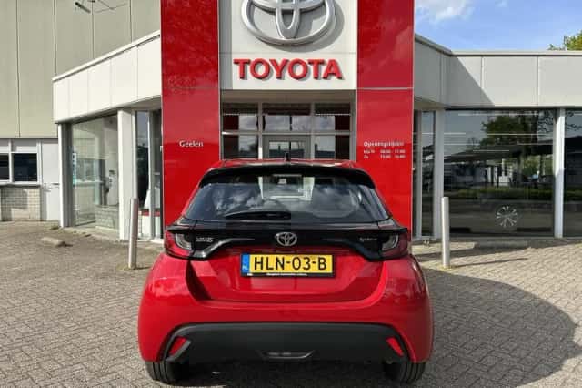 Toyota Yaris (2025) thumbnail 4