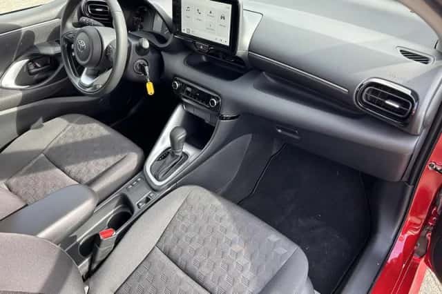 Toyota Yaris (2025) thumbnail 9