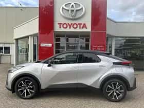 Toyota C-HR (2025) thumbnail 2