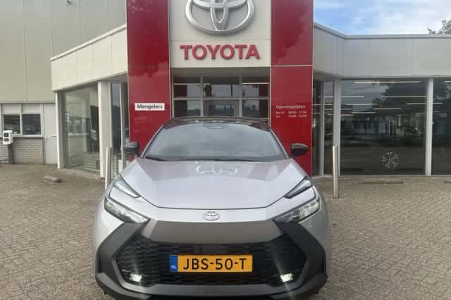 Toyota C-HR (2025) thumbnail 6