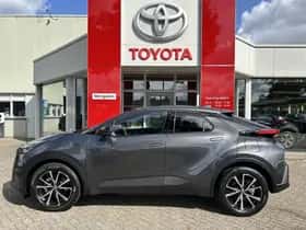 Toyota C-HR (2025) thumbnail 2