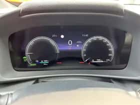 Toyota C-HR (2025) thumbnail 11