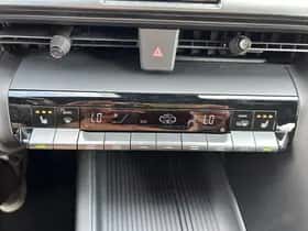 Toyota C-HR (2025) thumbnail 15