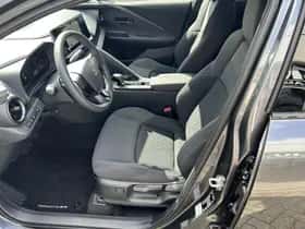 Toyota C-HR (2025) thumbnail 7