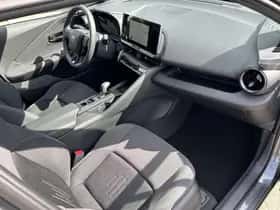 Toyota C-HR (2025) thumbnail 9