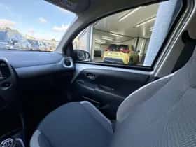 Toyota Aygo (2021) thumbnail 10