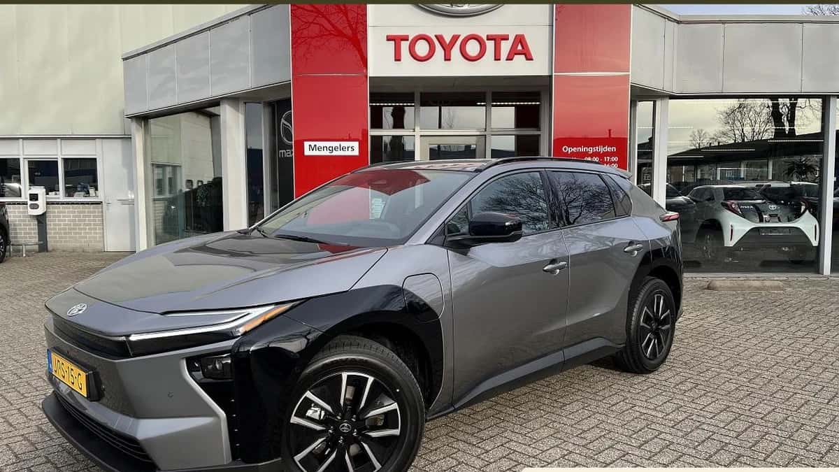 Toyota bZ4X (2026) — foto 1