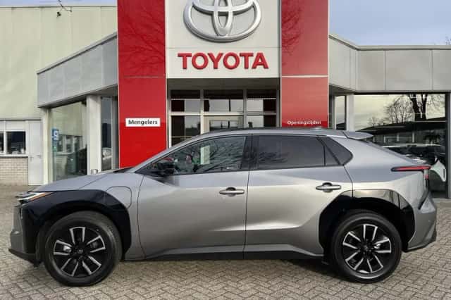 Toyota bZ4X (2026) thumbnail 2