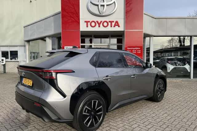 Toyota bZ4X (2026) thumbnail 3