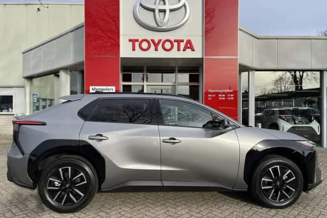 Toyota bZ4X (2026) thumbnail 5