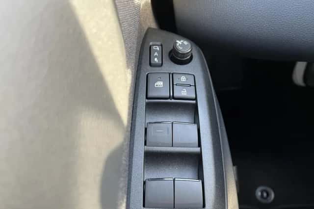 Toyota Yaris Cross (2025) thumbnail 15
