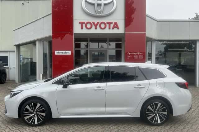 Toyota Corolla (2025) thumbnail 2