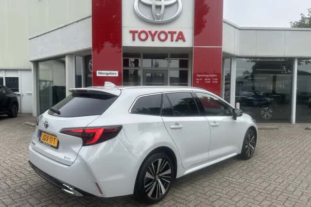 Toyota Corolla (2025) thumbnail 3